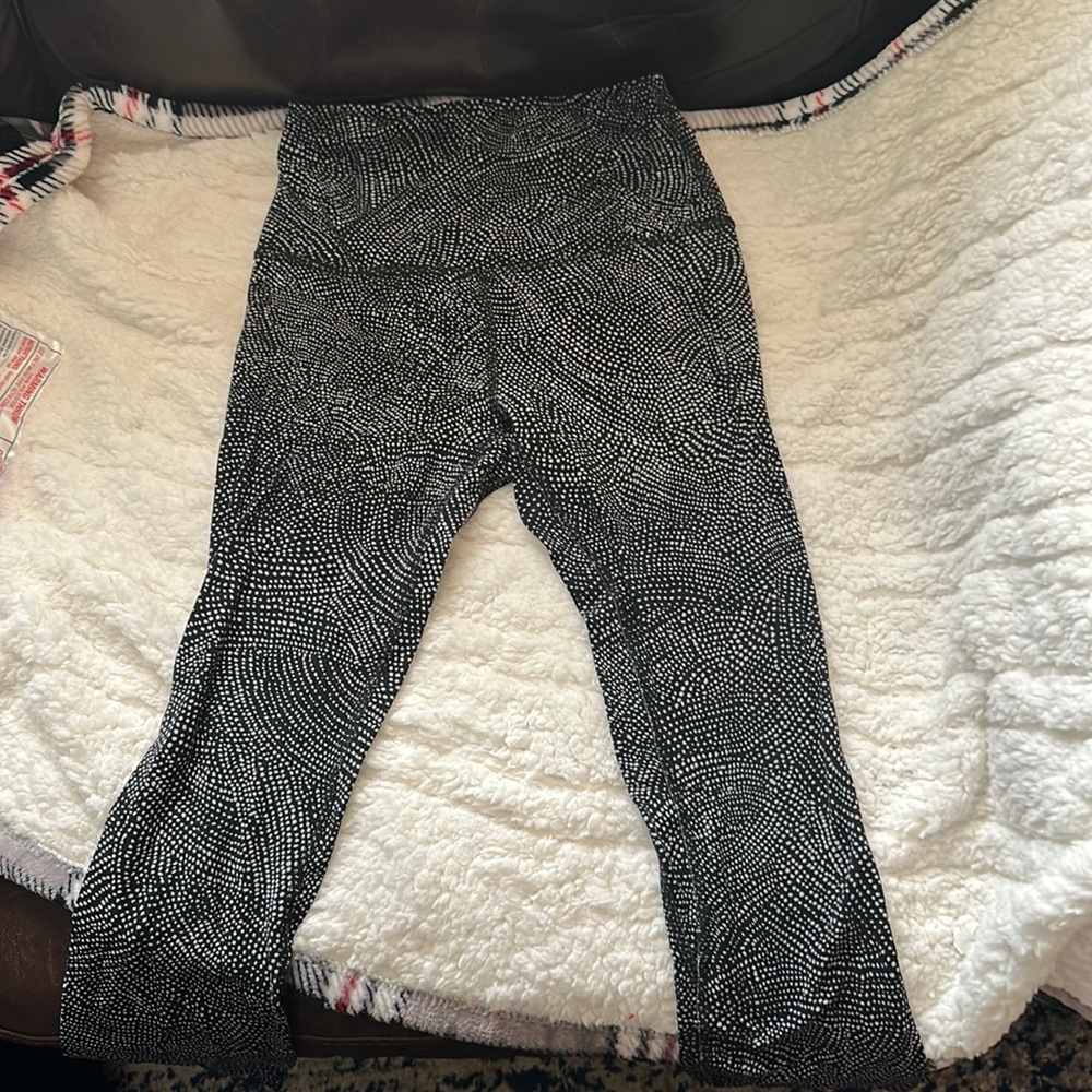 Lululemon Align Leggings Sz 4 Black & White print.